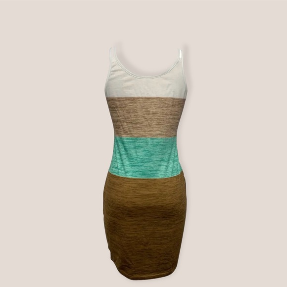 NWT Sleeveless Beach Dress with Pockets - Picture 3 of 5